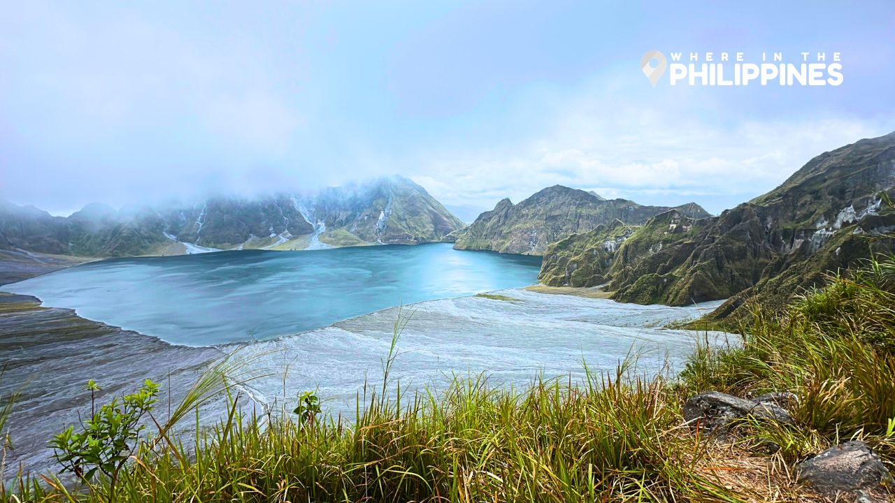 Pampanga travel guide. Mount Pinatubo crater lake.jpg